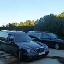 Funeraria-Tanatorio Hijos de Francisco Santacreu coches estacionados